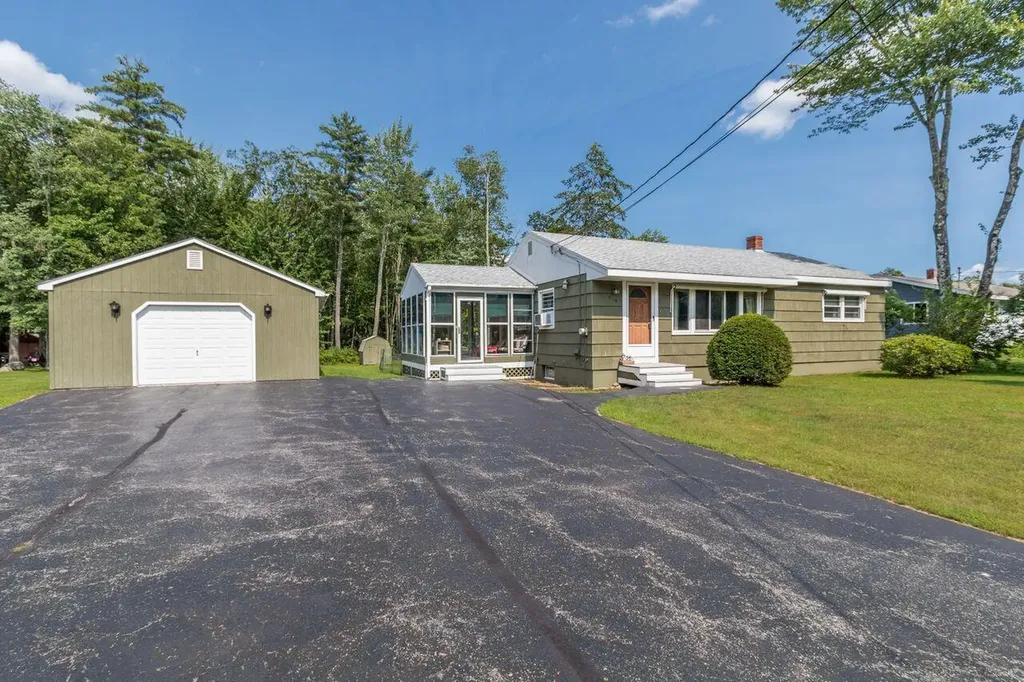 719 Bridgton Road Westbrook ME 04092