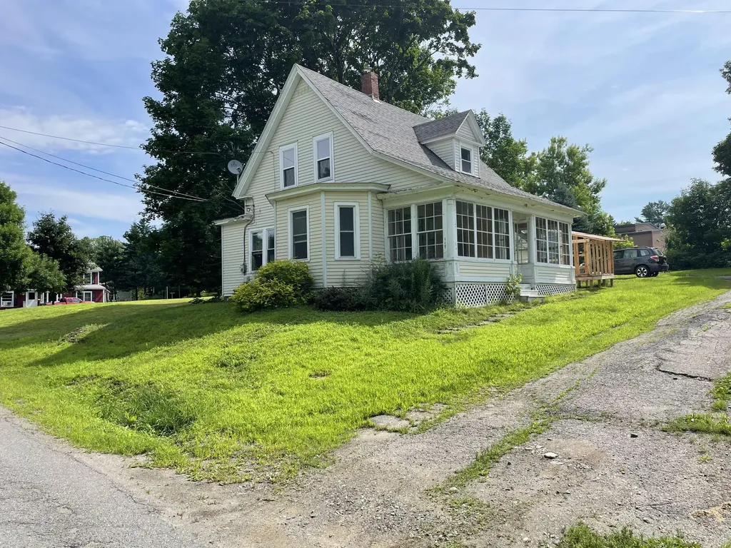 117 Pleasant Street Dexter ME 04930