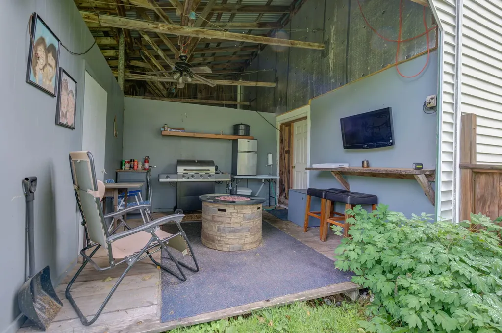58 Morrill Street Buckfield ME 04220