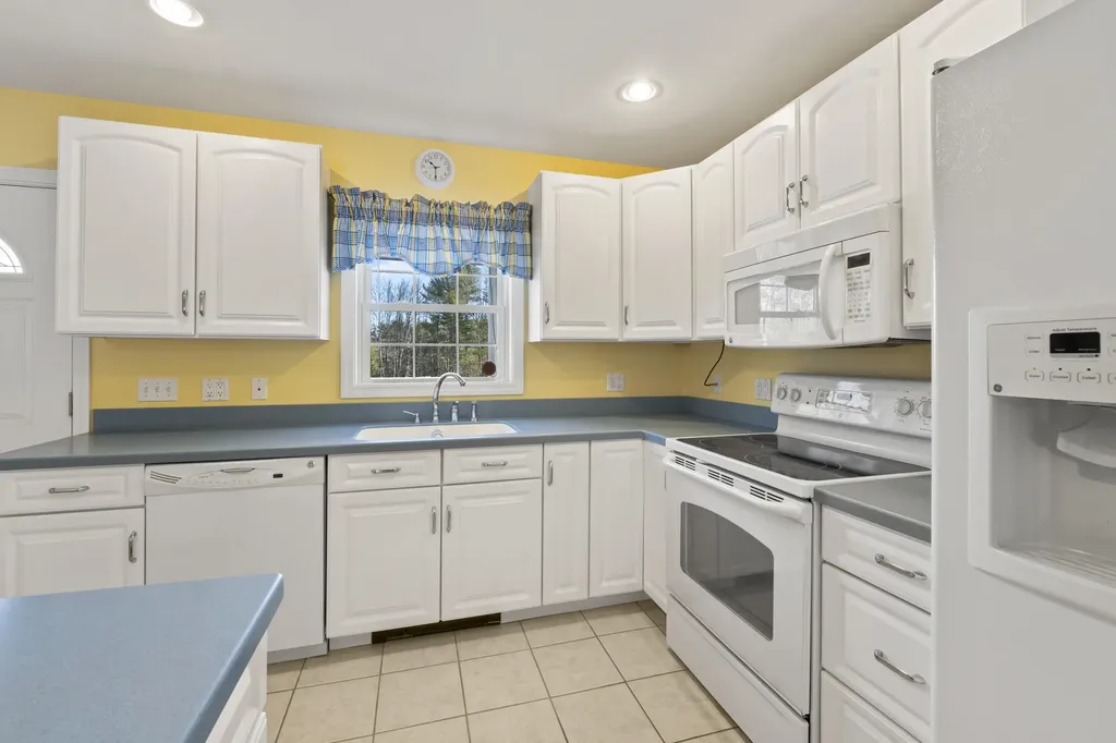 18 Gayton Road Lisbon ME 04250