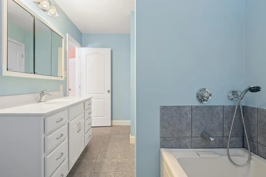 18 Gayton Road Lisbon ME 04250
