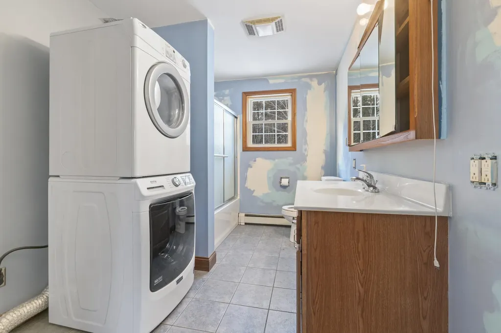 18 Gayton Road Lisbon ME 04250
