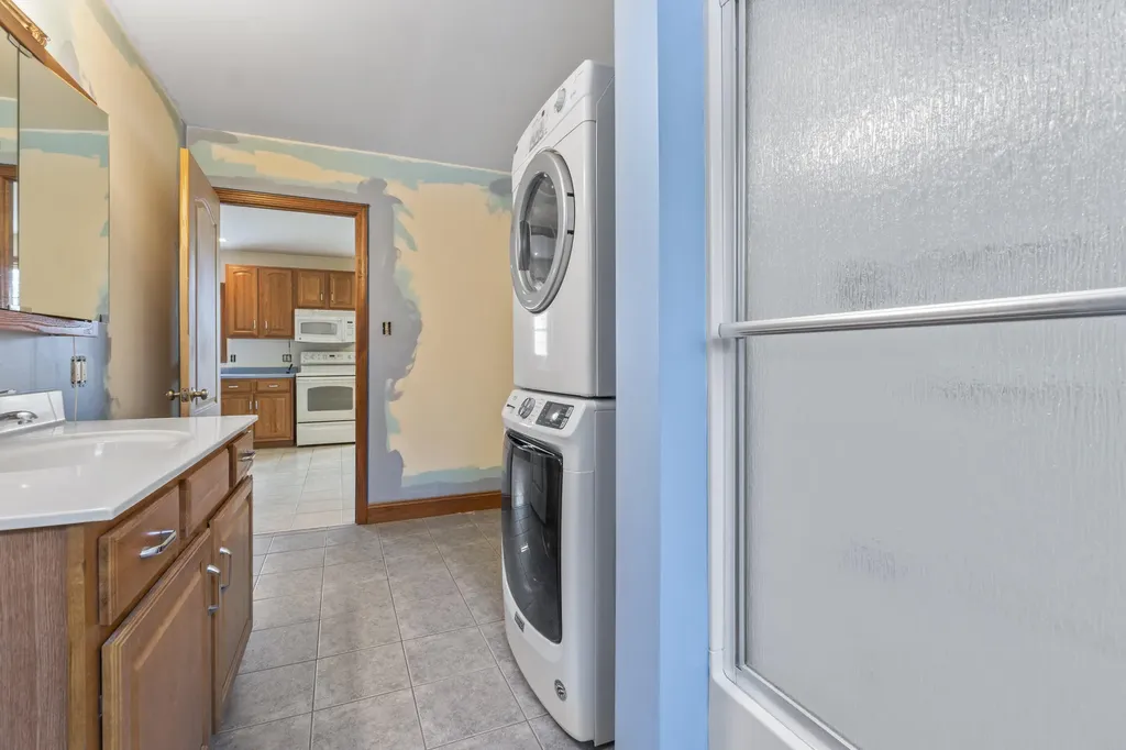 18 Gayton Road Lisbon ME 04250