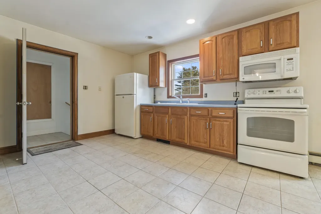 18 Gayton Road Lisbon ME 04250