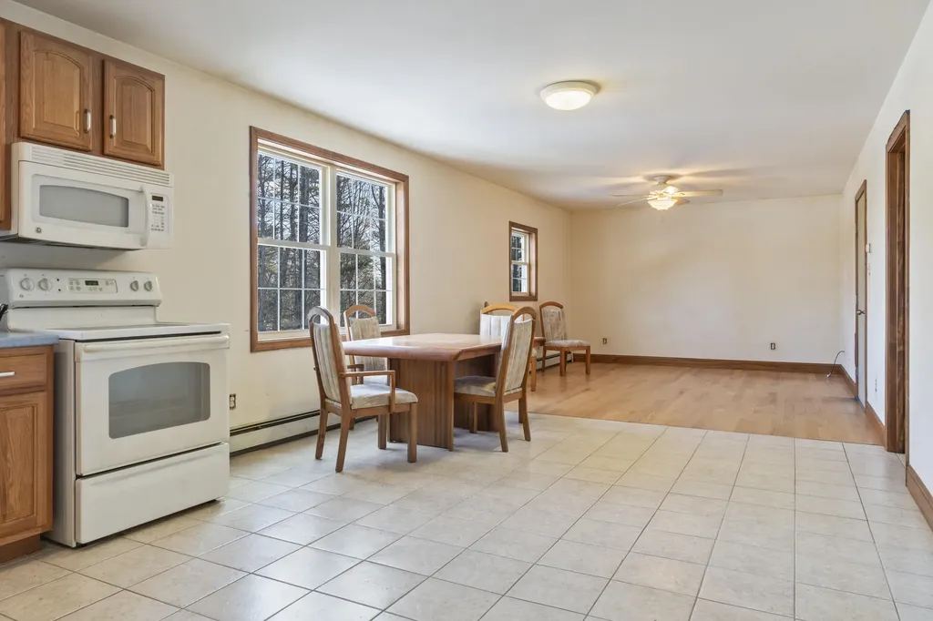 18 Gayton Road Lisbon ME 04250