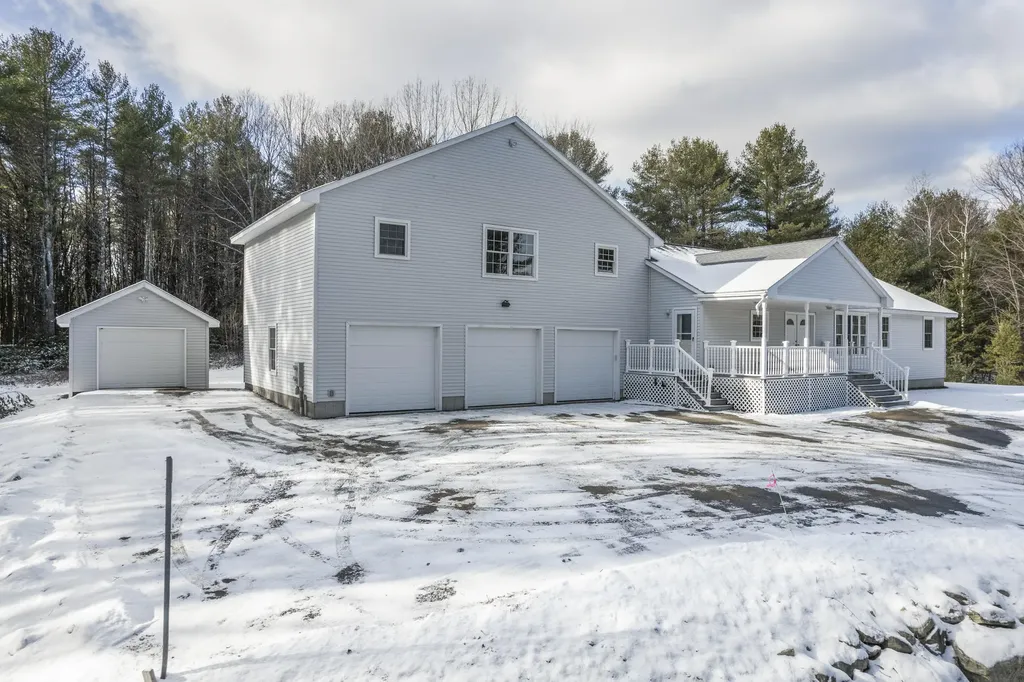 18 Gayton Road Lisbon ME 04250