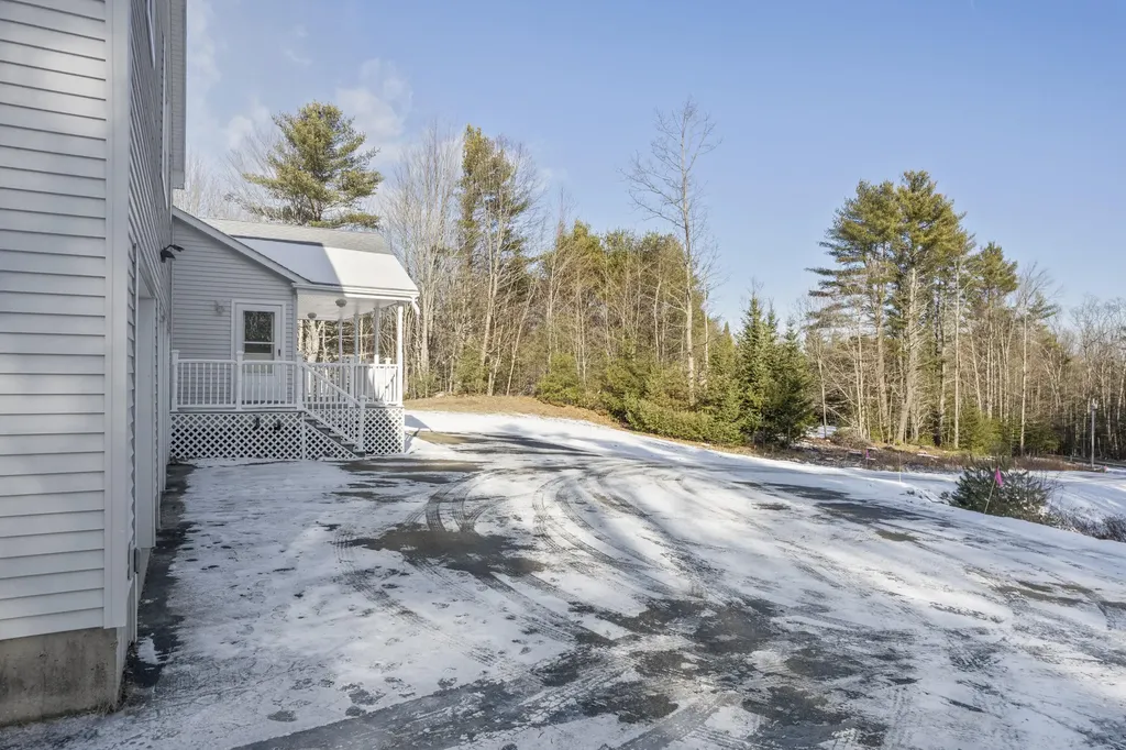 18 Gayton Road Lisbon ME 04250