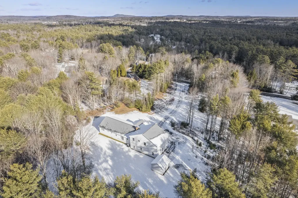 18 Gayton Road Lisbon ME 04250