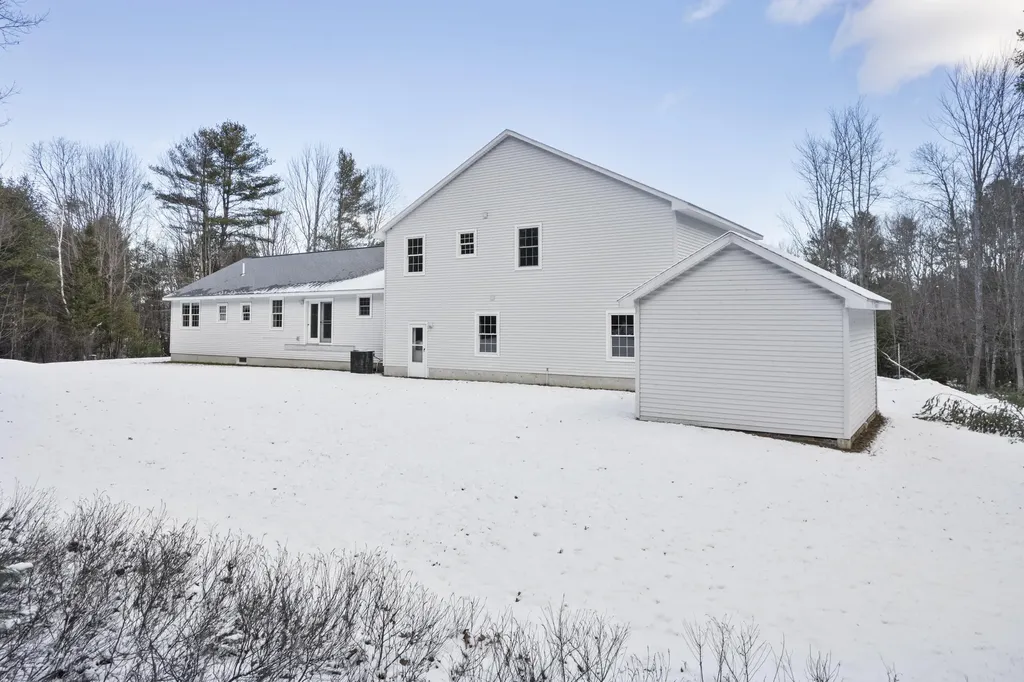 18 Gayton Road Lisbon ME 04250