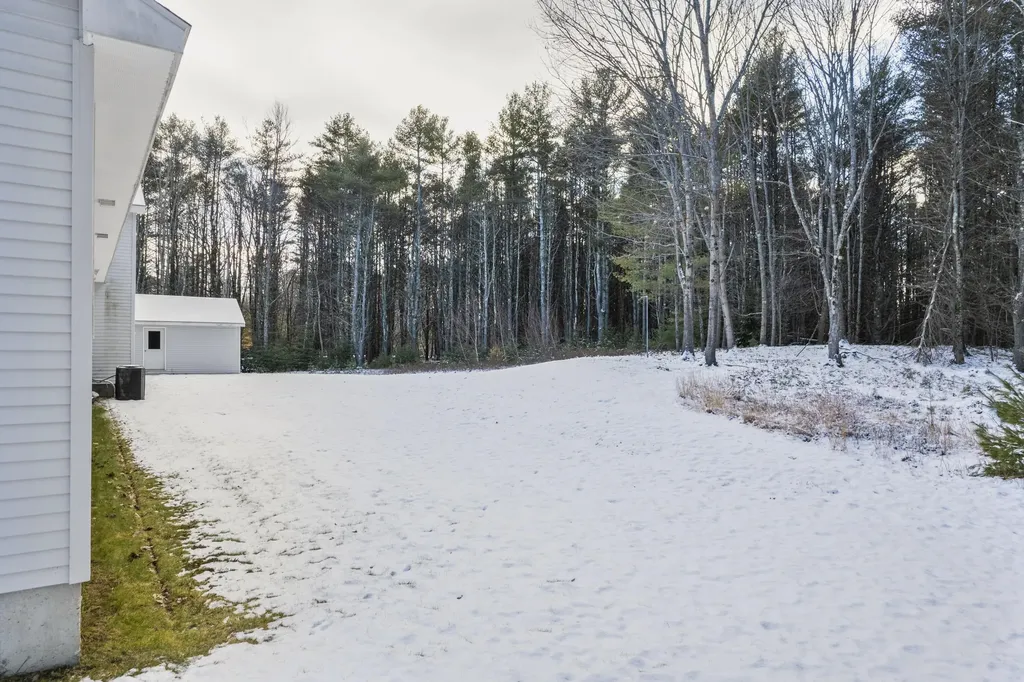 18 Gayton Road Lisbon ME 04250
