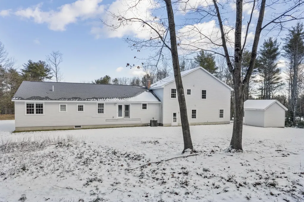 18 Gayton Road Lisbon ME 04250