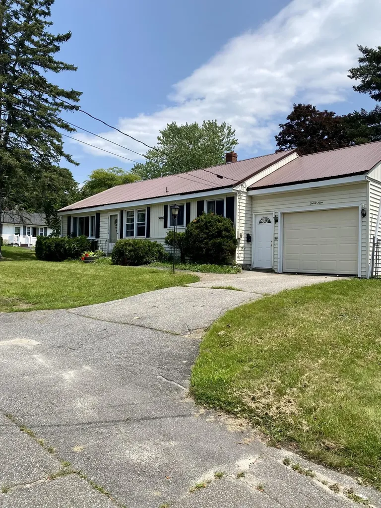 39 Albert Street Lewiston ME 04240