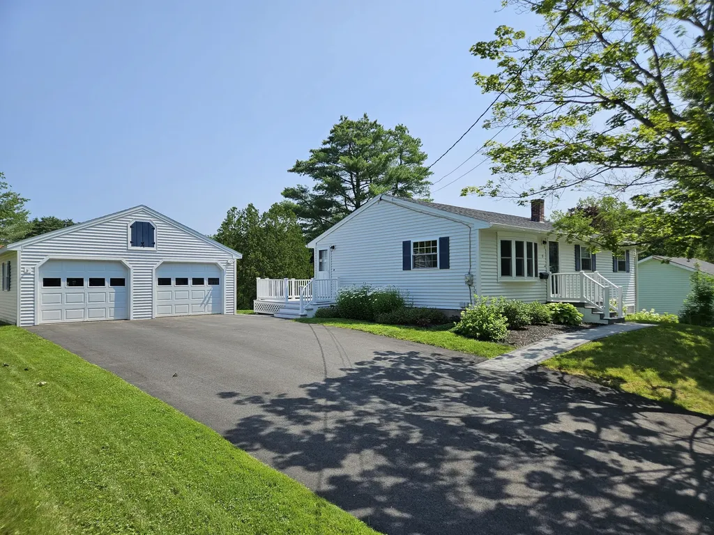 9 Norway Circle Augusta ME 04330