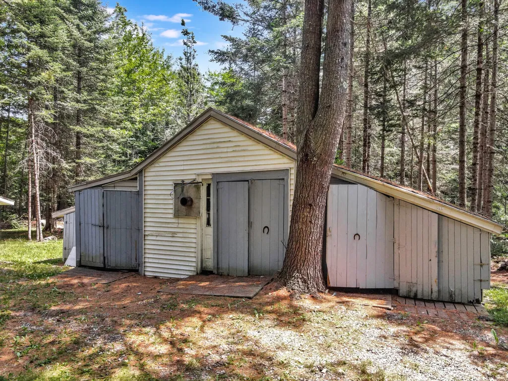 211 Bartlett Road Belgrade ME 04917
