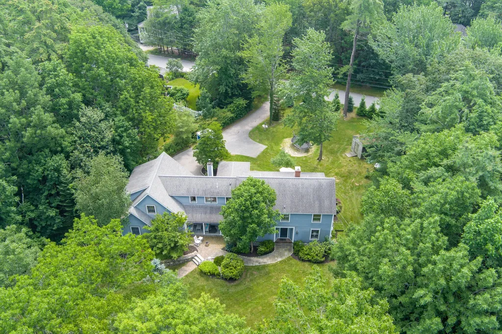 8 Lydon Lane Cape Elizabeth ME 04107