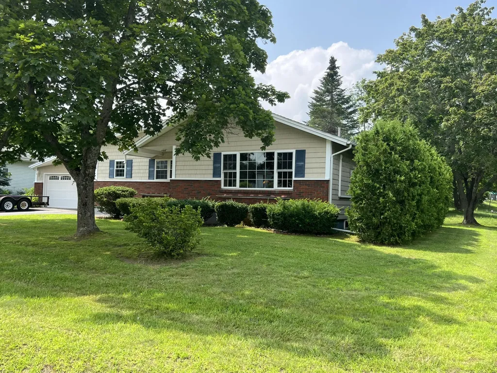 1 Lorraine Avenue Lewiston ME 04240