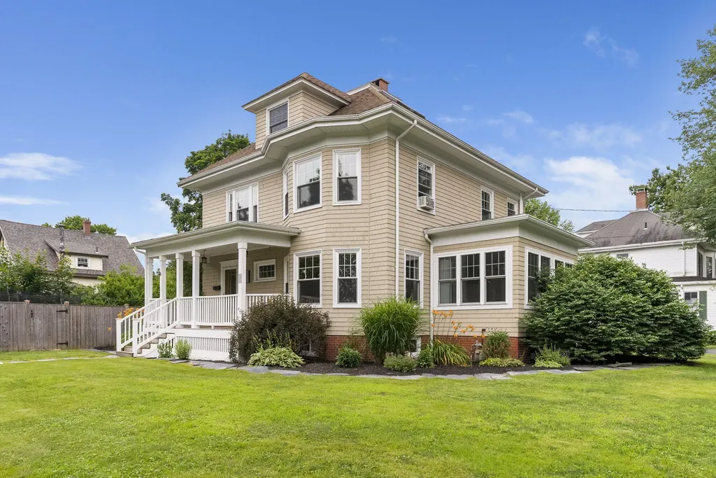16 Oak Street Westbrook ME 04092