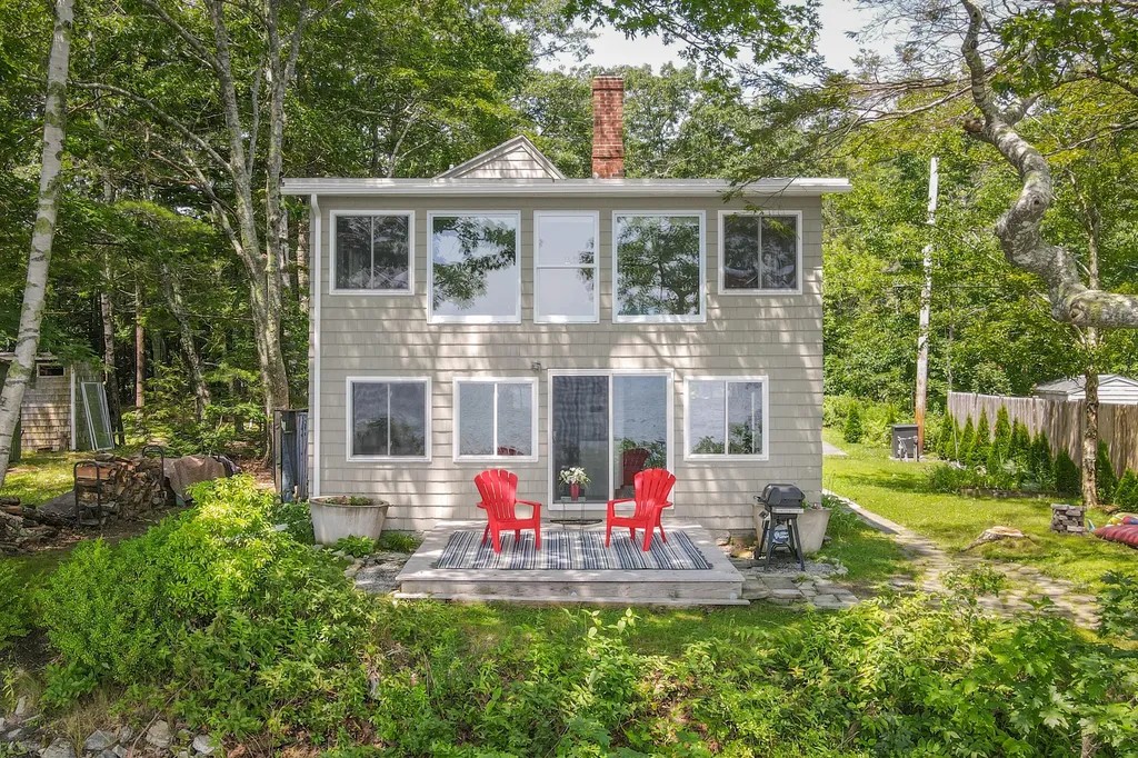 391 Lower Flying Point Road Freeport ME 04032