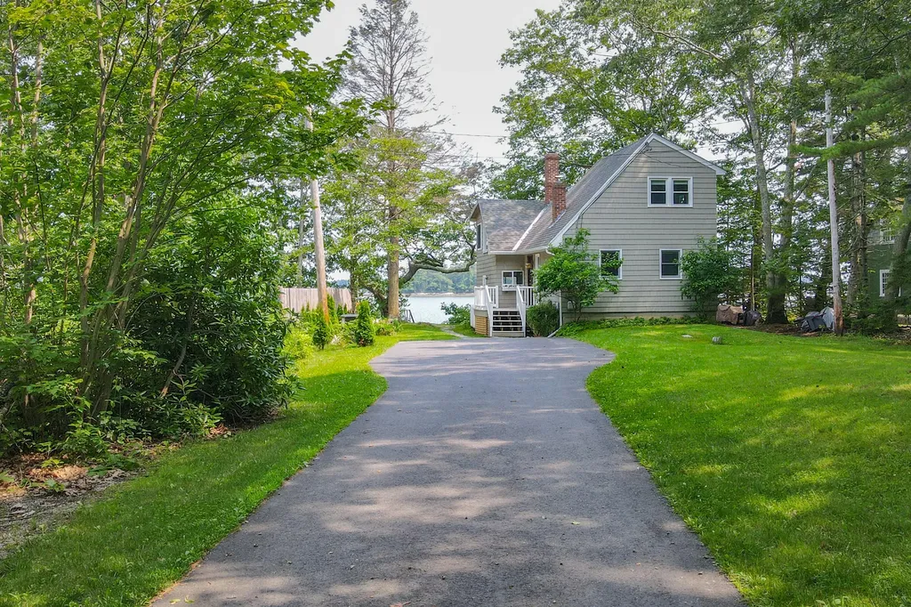 391 Lower Flying Point Road Freeport ME 04032