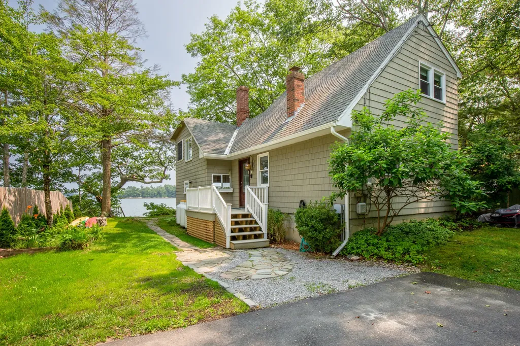 391 Lower Flying Point Road Freeport ME 04032