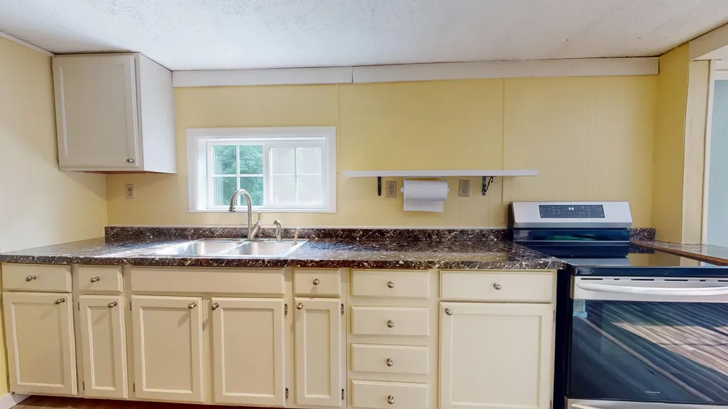 85 Howe Street Auburn ME 04210