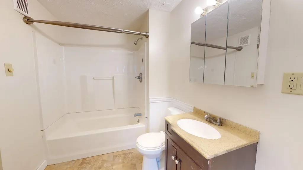 85 Howe Street Auburn ME 04210