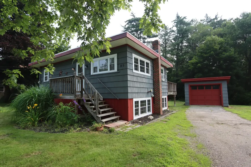 85 Howe Street Auburn ME 04210