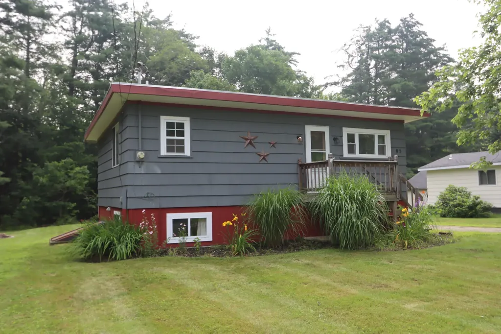 85 Howe Street Auburn ME 04210