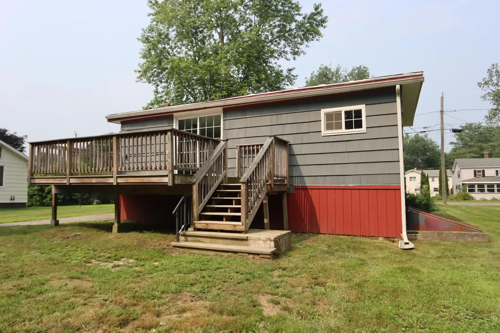 85 Howe Street Auburn ME 04210