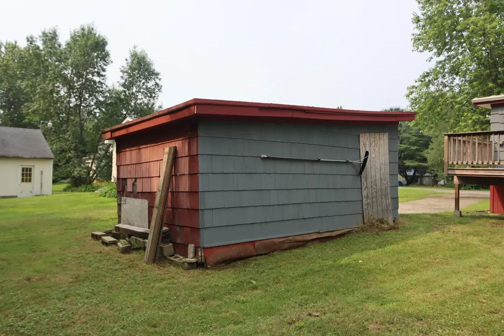 85 Howe Street Auburn ME 04210