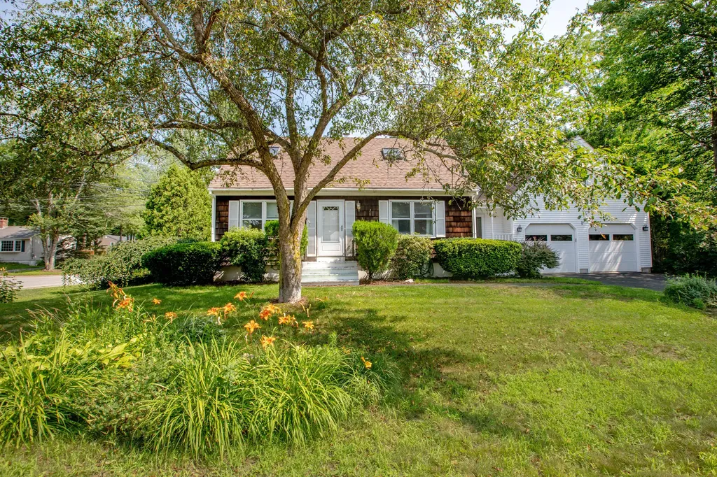 31 Wilson Street Topsham ME 04086