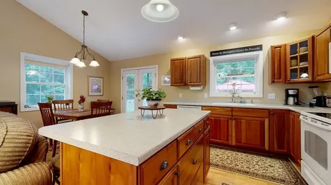 16 Swan's Road Raymond ME 04071
