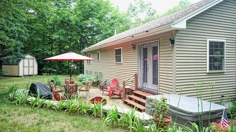 16 Swan's Road Raymond ME 04071
