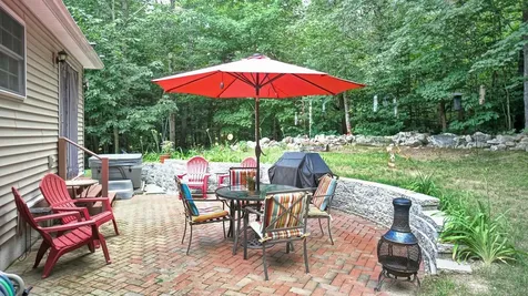 16 Swan's Road Raymond ME 04071