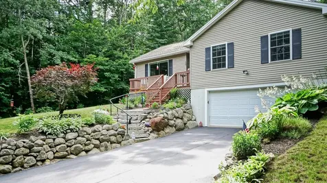 16 Swan's Road Raymond ME 04071