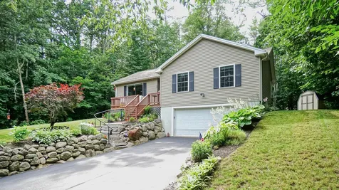 16 Swan's Road Raymond ME 04071