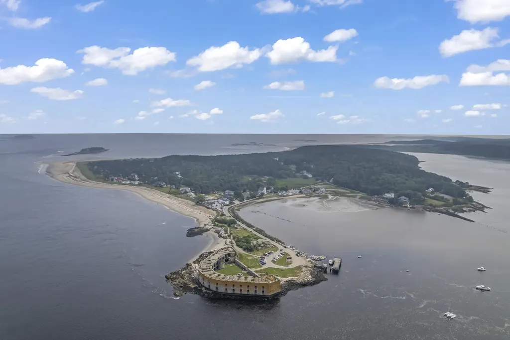 47 Surf Street Phippsburg ME 04562