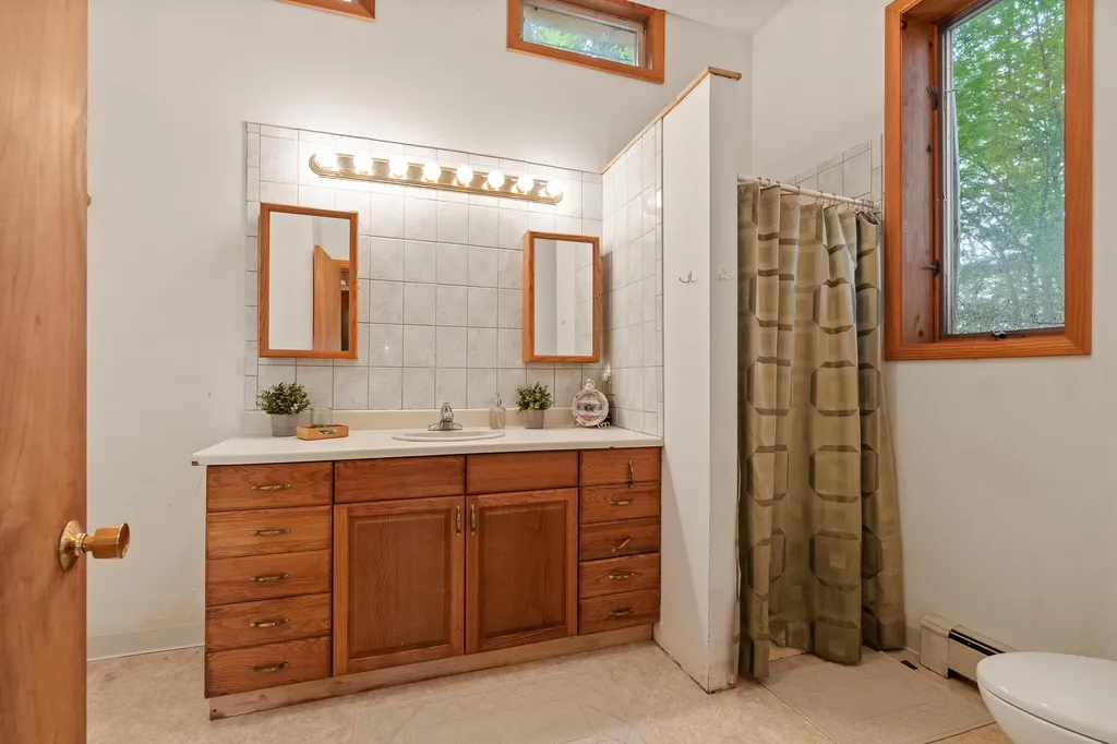 19 Williams Lane Gardiner ME 04345
