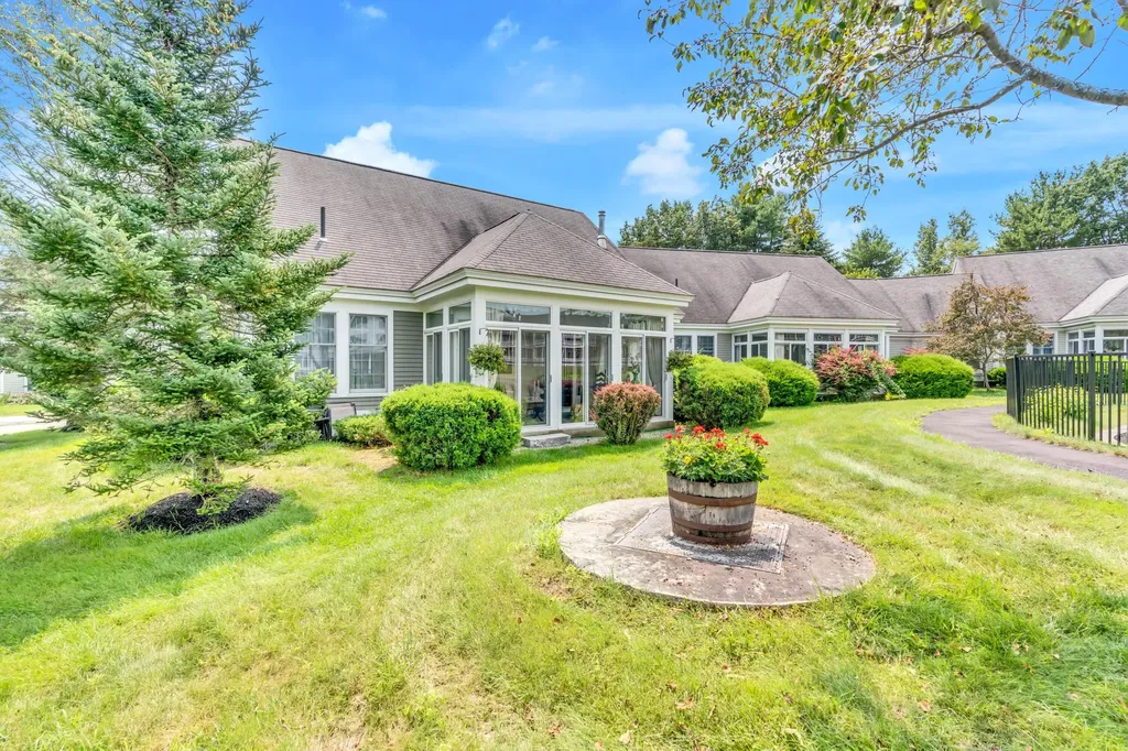 44 Farragut Way Kennebunk ME 04043