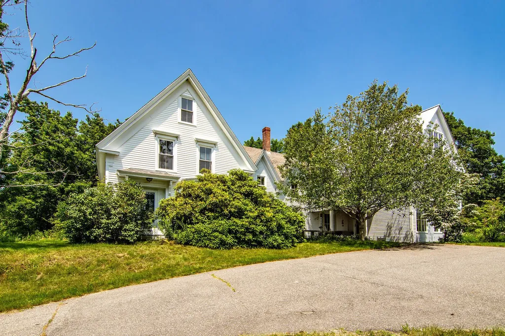 121 Pleasant Street Blue Hill ME 04614