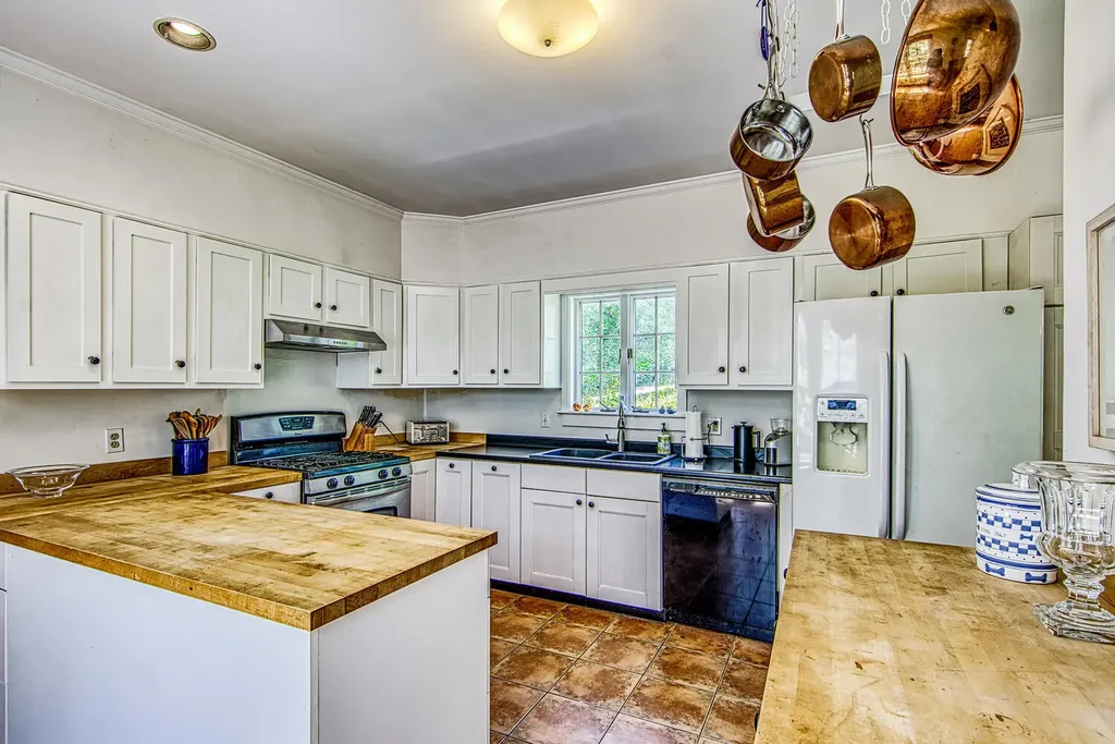121 Pleasant Street Blue Hill ME 04614