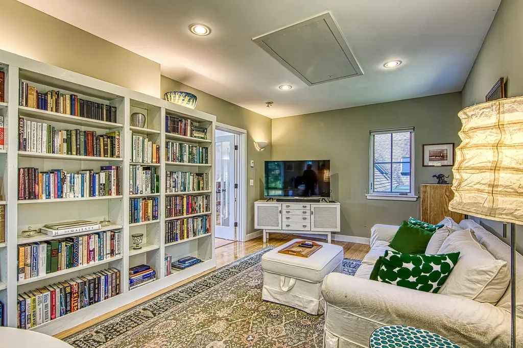 121 Pleasant Street Blue Hill ME 04614
