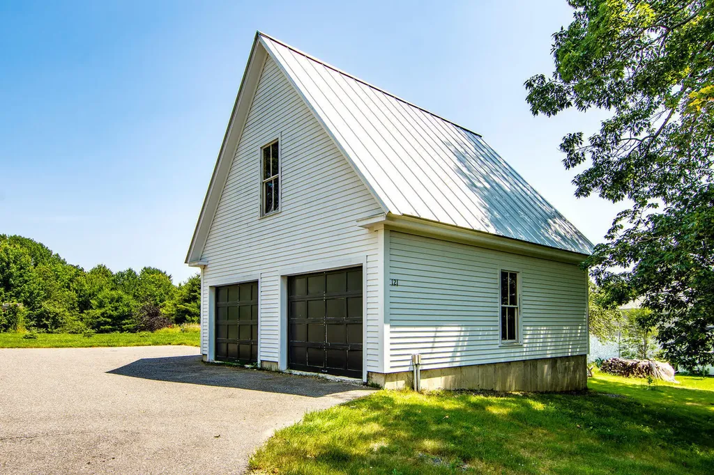 121 Pleasant Street Blue Hill ME 04614