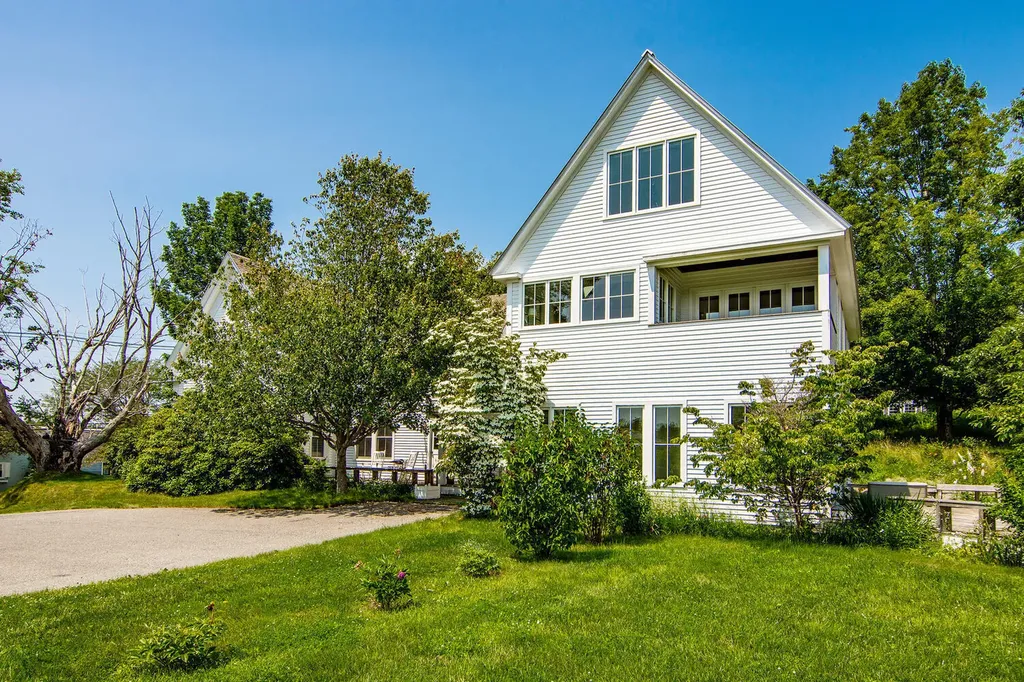 121 Pleasant Street Blue Hill ME 04614