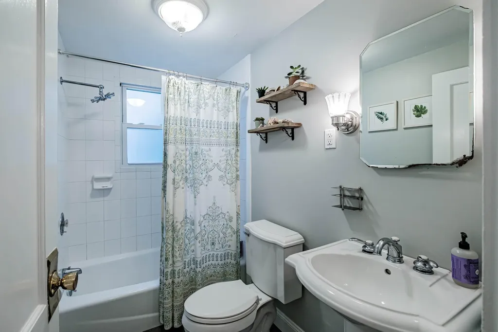 102 Gleckler Road Portland ME 04103