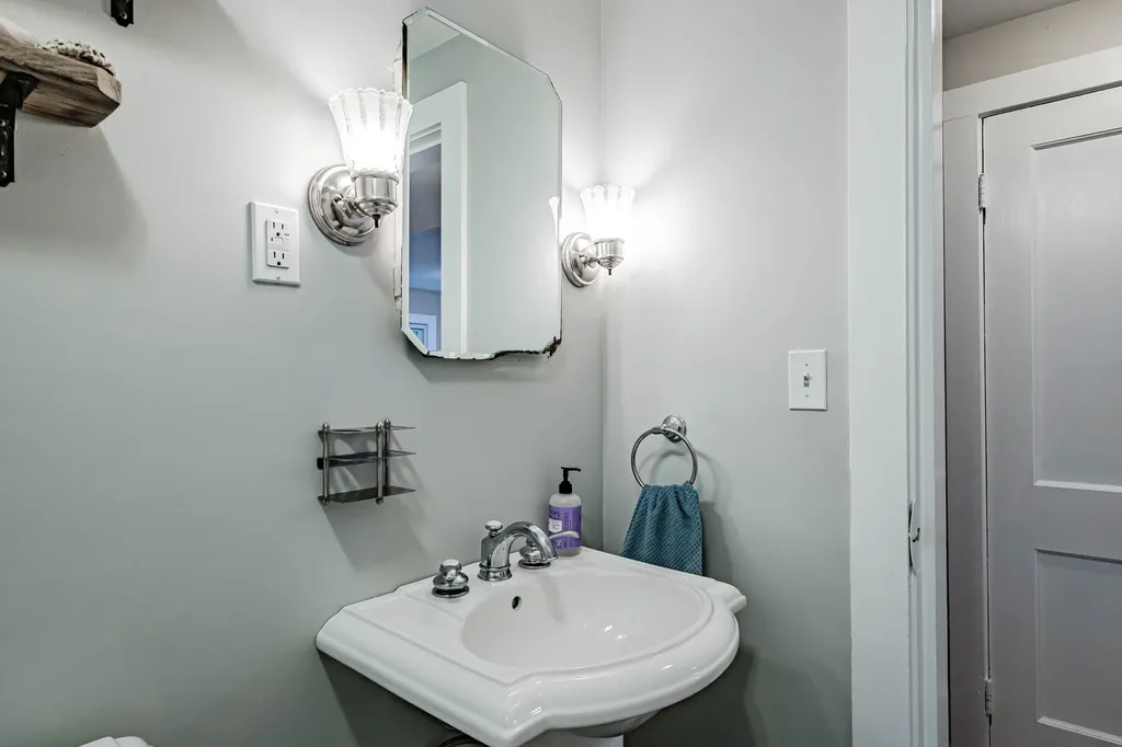 102 Gleckler Road Portland ME 04103