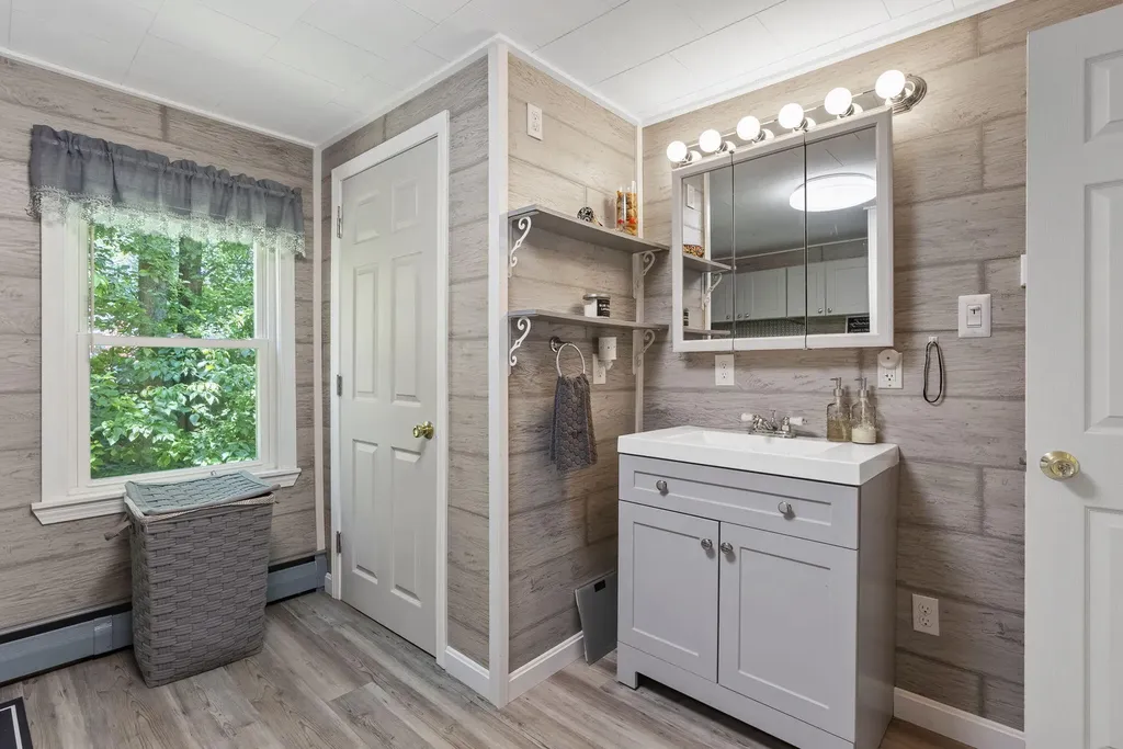 215 Oak Street Rumford ME 04276