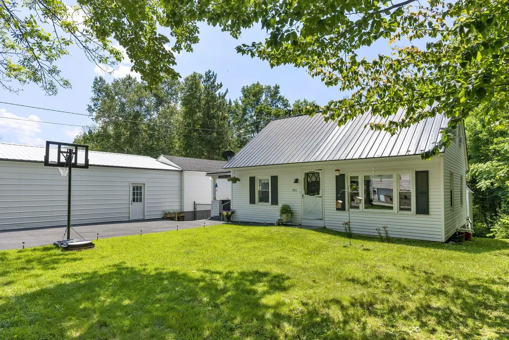 215 Oak Street Rumford ME 04276