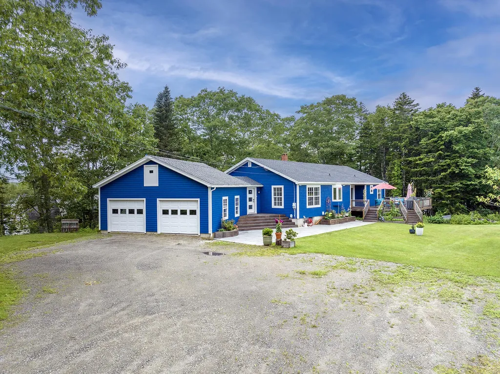 27 Orne Lane Cushing ME 04563