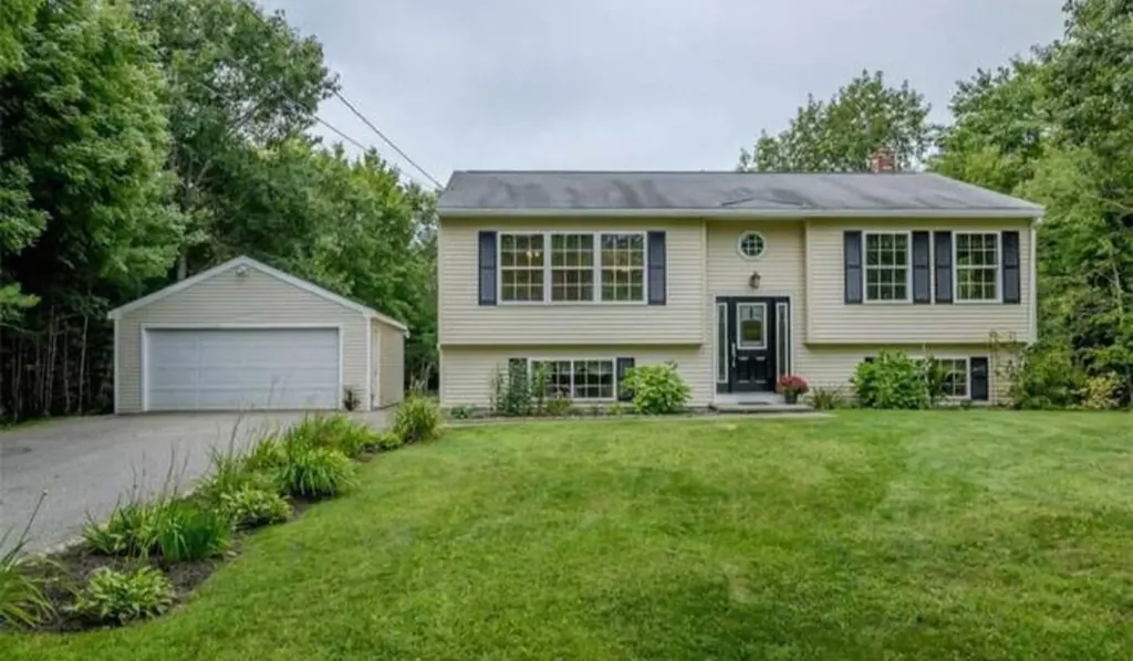33 Mcgill Fern Road Standish ME 04084